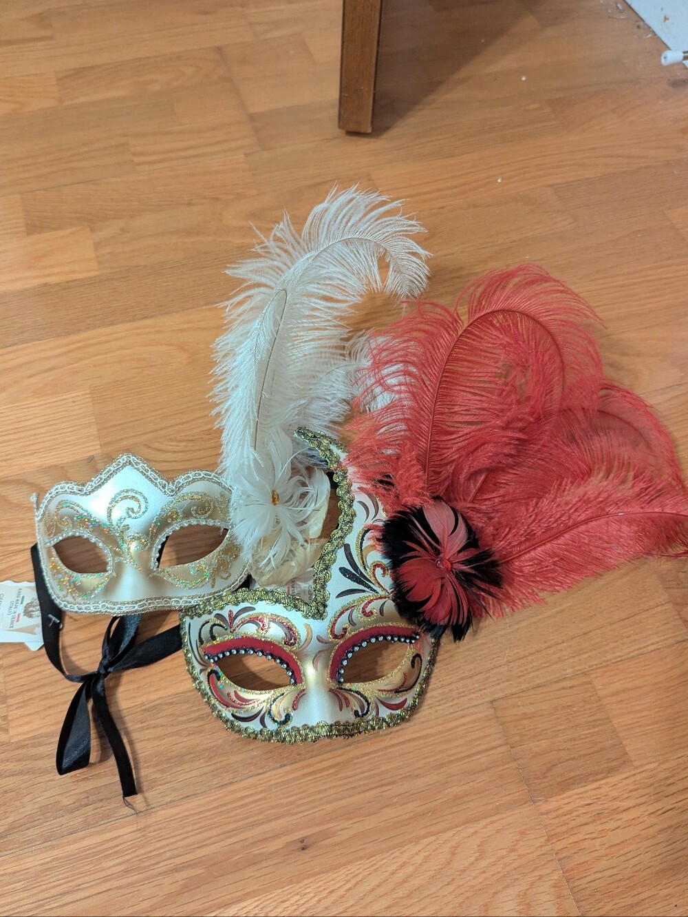 Masquerade Masks with Feathers (Set of 2)